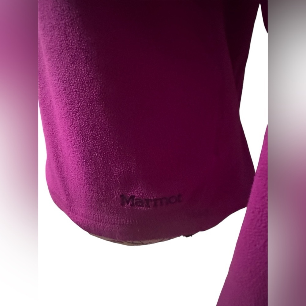 Marmot Polartec Quarter Zip Fleece.  Women’s Size Medium.  EUC. ‎ Magenta color. - Picture 4 of 7